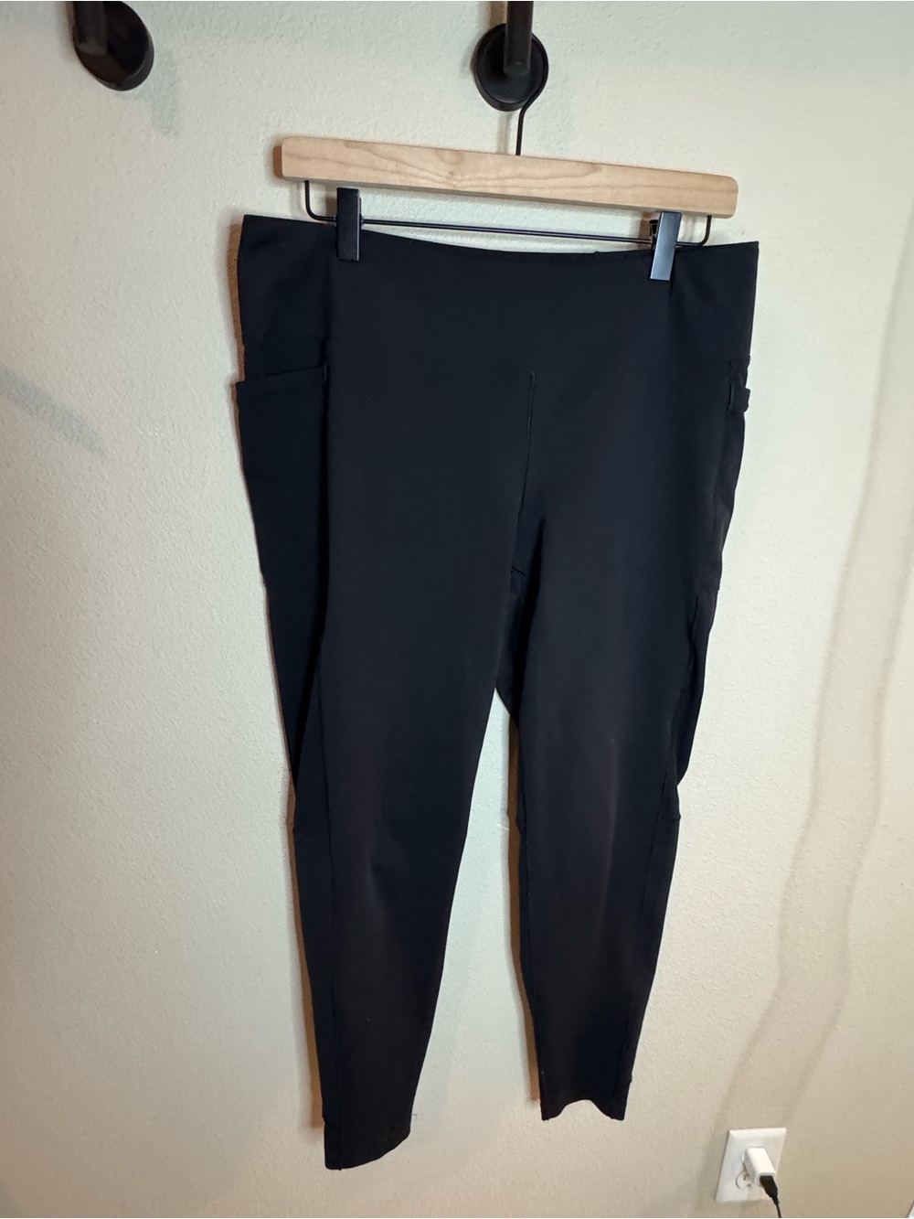 Mountain Hardwear Black Performance Hiking Leggings Side Pockets Size L